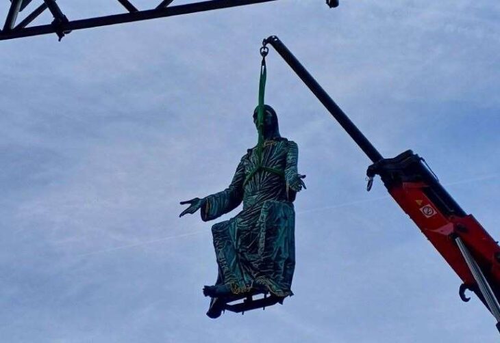 Welcoming Jesus statue finally returns to Canterbury Cathedral’s Christ Church Gate