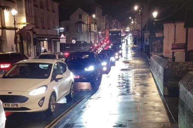 Town centre 'bedlam' will remain in A483 gridlock unless council 'pulls finger out'