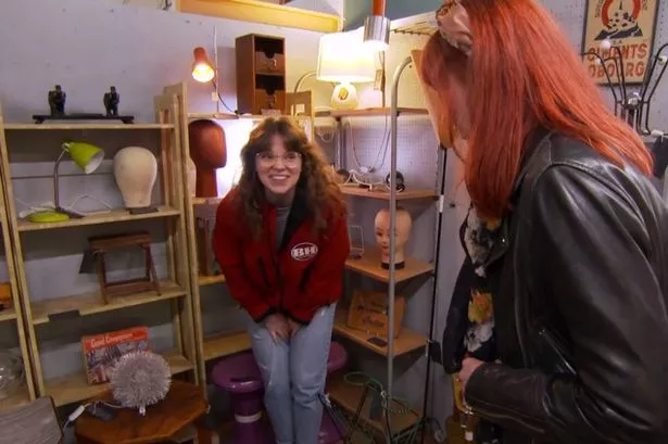 Bargain Hunt guest told off by expert for 'breaking' antique in shop