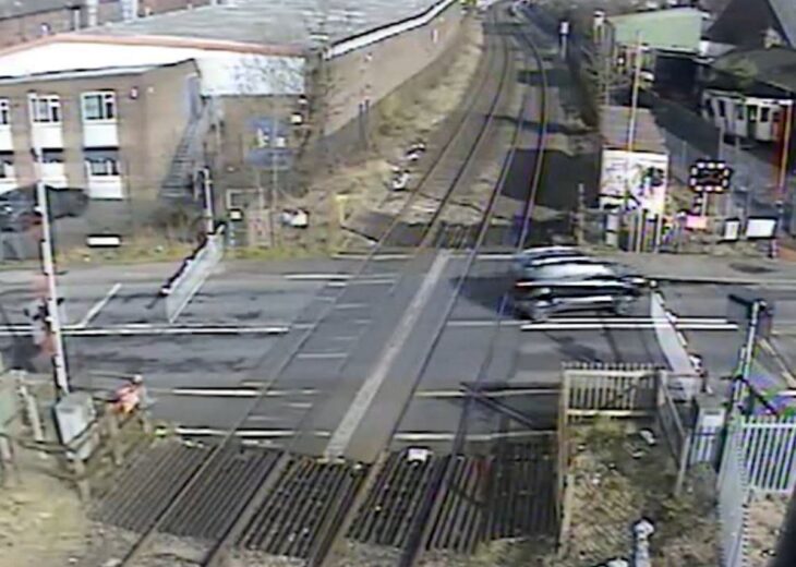Level crossing near miss: Dangerous driver zig-zags through train track barriers at speed while they shut