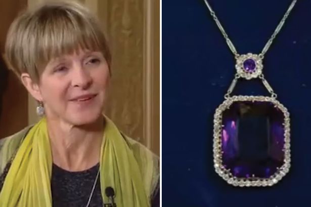BBC Antiques Roadshow guest gobsmacked as expert reveals truth about 'royal' necklace