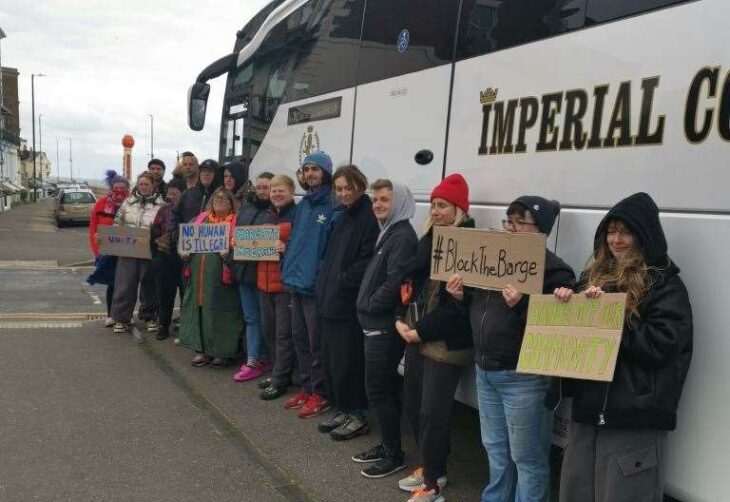 Margate protesters block coach from taking asylum seekers in Cliftonville hotel to Bibby Stockholm