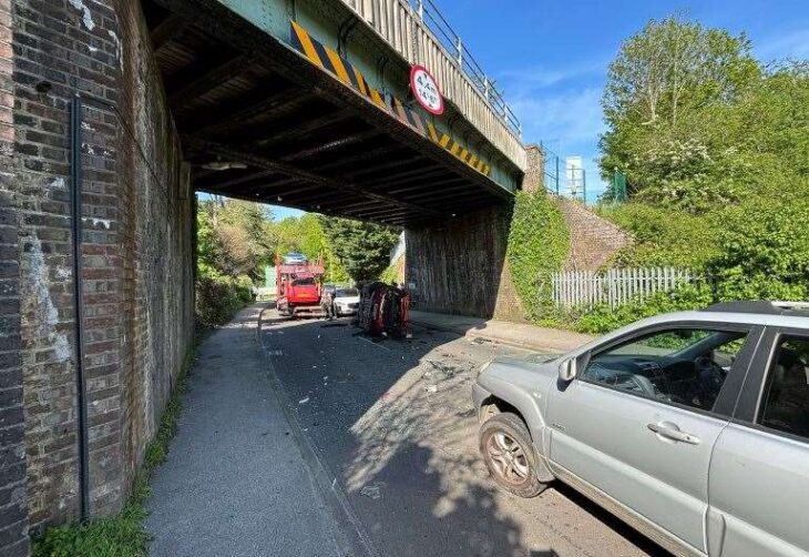 A26 Eridge Road in Tunbridge Wells blocked after car transporter hits into railway bridge
