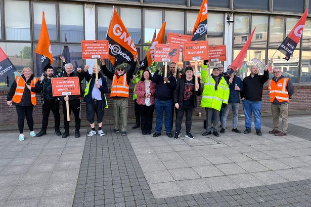 Hull Job Centre security guards who face 'disgraceful' abuse join more than 1,000 in walkout over pay