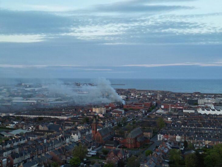 Residents urged to close windows as smoke rises above Hartlepool town centre following blaze at derelict Engineers' Club