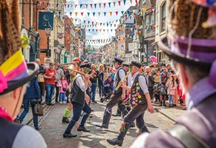 Sweeps Festival begins in Rochester High Street as celebration of folk music and dance