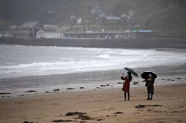 UK weather: Brits to be soaked by more rain in run up to Bank Holiday as thunderstorms strike