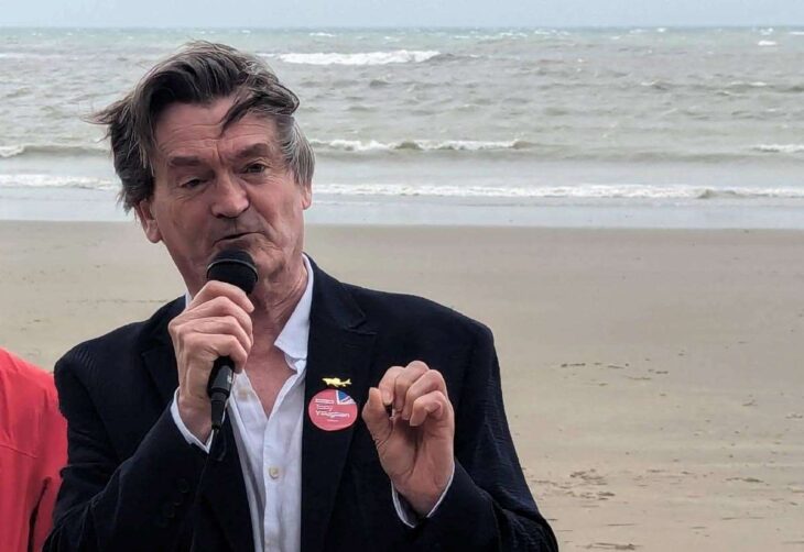 Singer Feargal Sharkey visits Folkestone coast to ‘talk about poo’